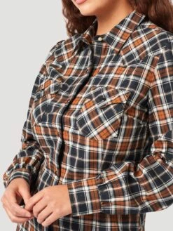 Women's Wrangler Snap Front Shirt #112321366 -Cowgirl Fit Sales Store 63d38fb9bcb090c38e9d1e3b4ba0005f